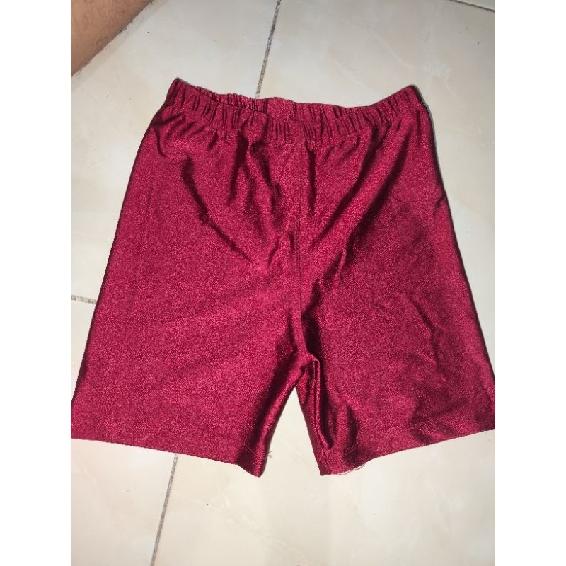 Celana strit ketat