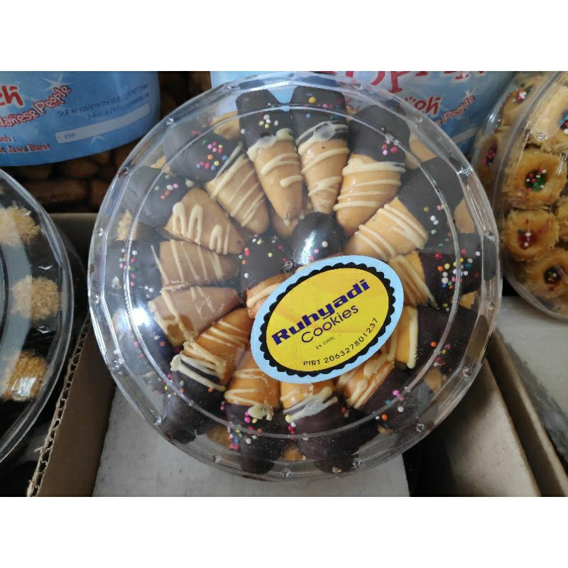 

kue kering lebaran toples coklat
