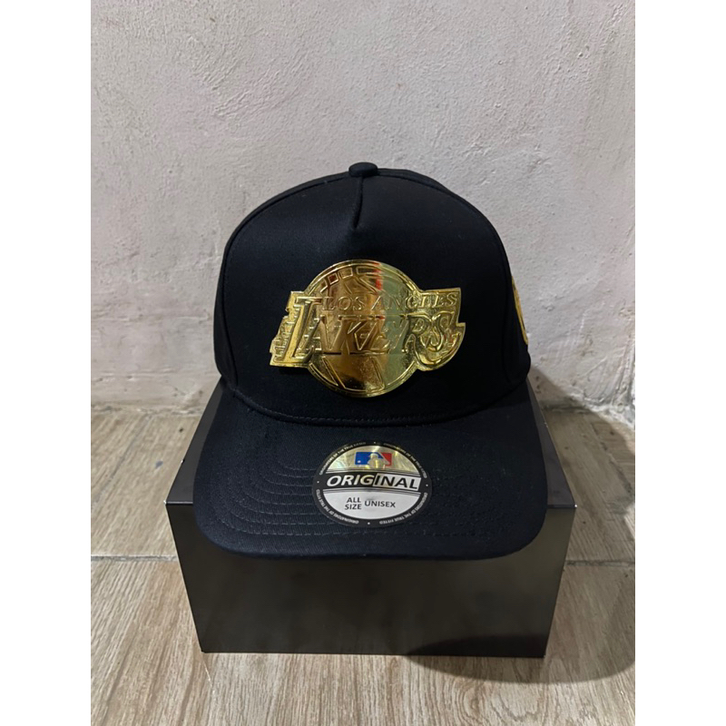 Lakers Gold Plat Besi Bahan Hitam Topi Premium