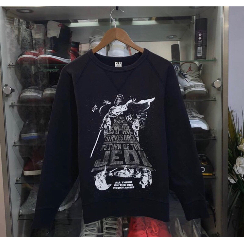 uniqlo starwars crewneck