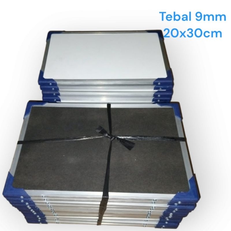 

Papan tulis 20x30 (9mm) whiteboard+blackboard(2in1)