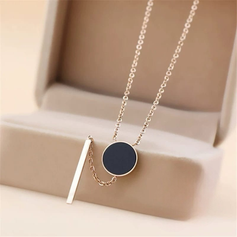 Kalung Cantik Titanium Liontin Hitam Bulat