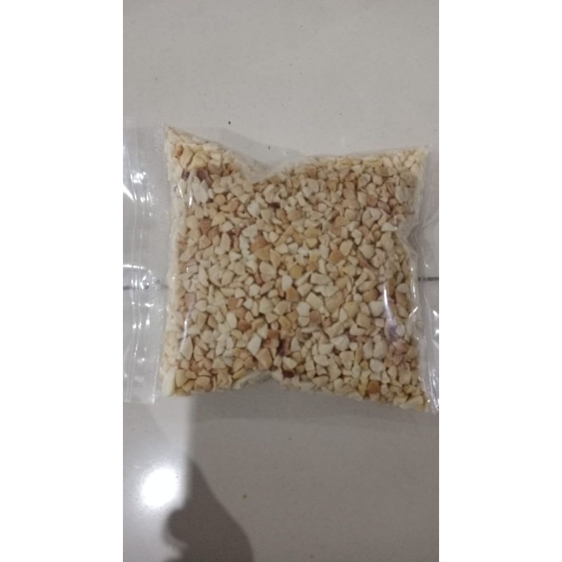 

kacang sangrai cacah (100 gr)