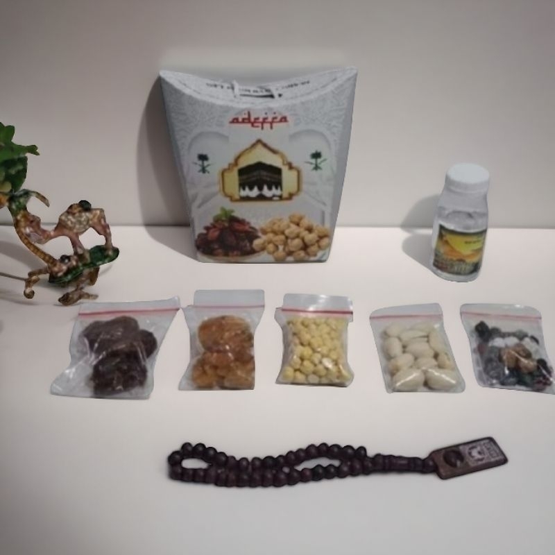 

PAKET 1 oleh oleh haji dan umroh air zamzam ori + kacang pistachio + coklat kerikil + tasbih