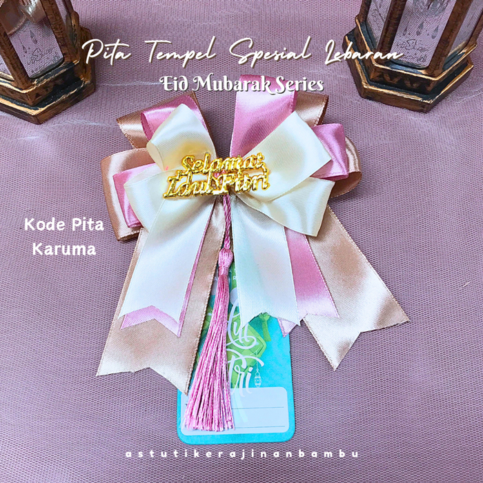 

READY STOCK Pita Jadi Siap Tempel Siap Pakai Pita hampers idul fitri 1 set termasuk hiasan dan hangtag/pita lebaran Eid Siap pakai/PITA TERMURAH Spesial Lebaran PITA LEBARAN SIAP PAKAI UKURAN 12-13 cm free isi lem atau kawat ikat