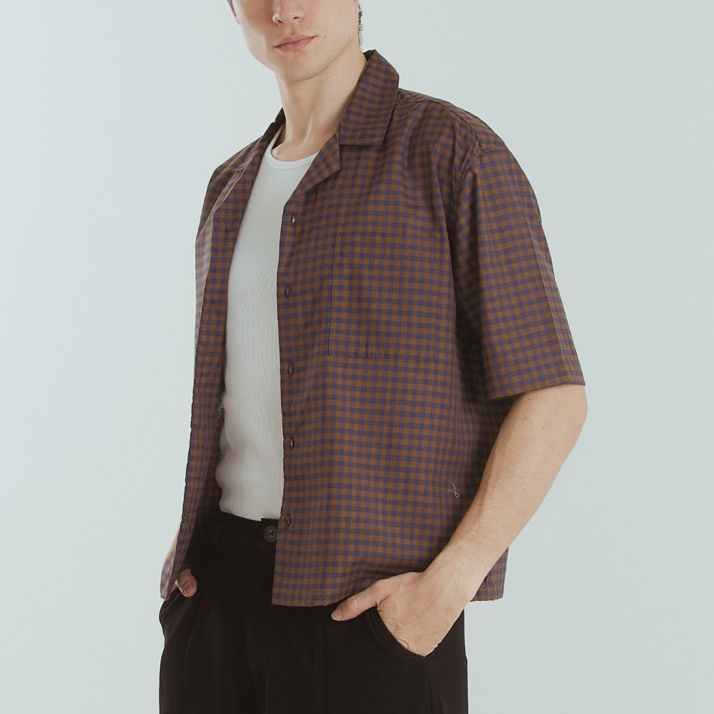 GRAYE HOMME Kemeja Crop Boxy Oversize Pendek Pria Bahan Katun Warna Kotak-Kotak Coklat Stripe Style 