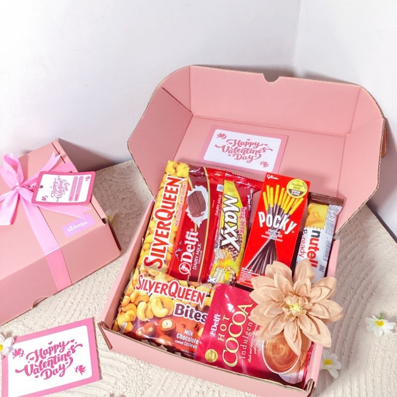 

[HAPPINESS] Hampers Valentine / Kado Valentine / Hampers Ultah / Birthday Gift / Valentine Gift / Kado Cewek / Hadiah Pacar / Kado Bestie / Hadiah Ulang Tahun / Kado Pacar / Gift Box / Hampers Kado Jember / Custom Foto / Hampers Custom