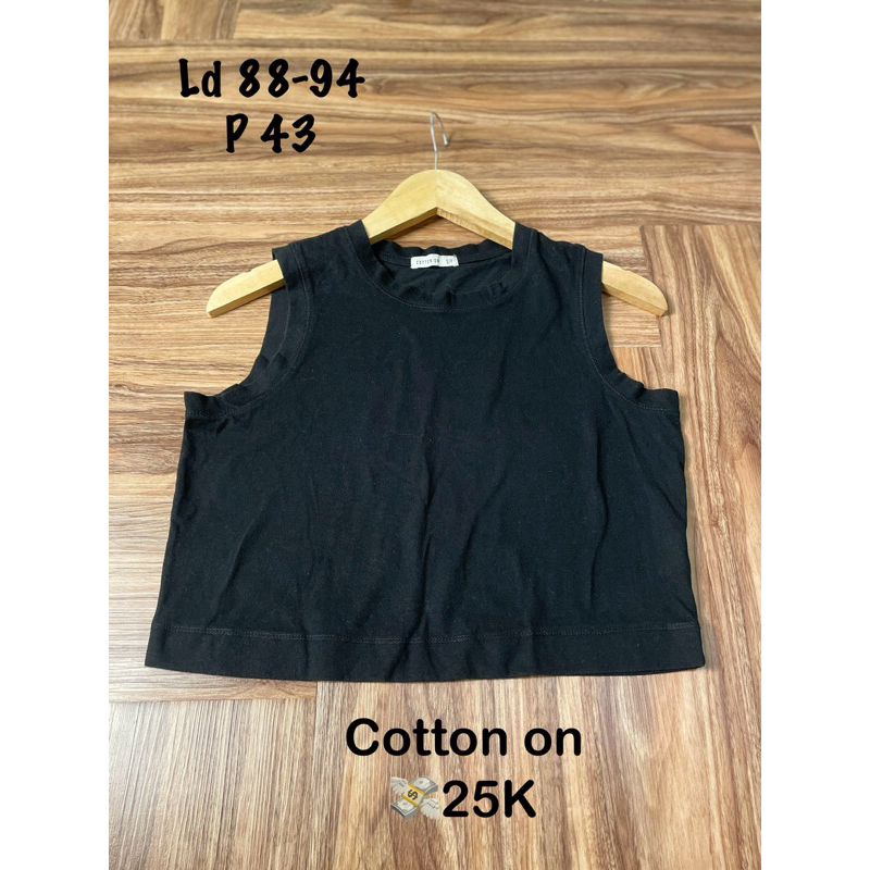 Atasan crop CottonOn