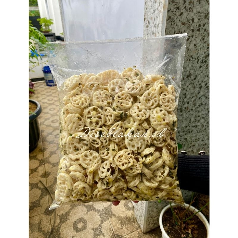 

Kerupuk rafael kerupuk pedo kerupuk mawar original daun jeruk kemasan 1kg