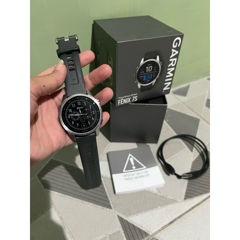 Jam tangan Garmin Fenix 7s second hand.