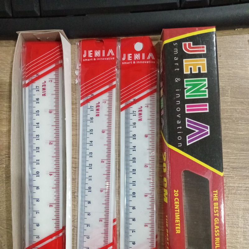 

Penggaris 20cm merk Jenia harga per pak isi 12 / PAK