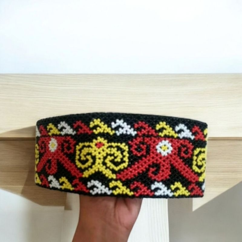 peci manik khas kalimantan