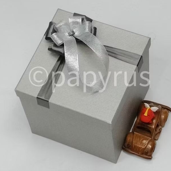 

PAPYRUS 20x20 Tinggi 20cm Kotak Kado Gift Box V3
