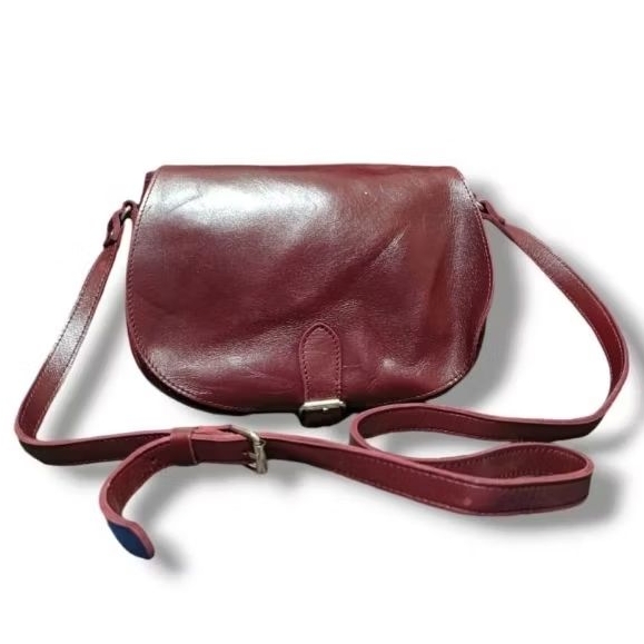 Tas Selempang Merah Kulit vintage where ever you go