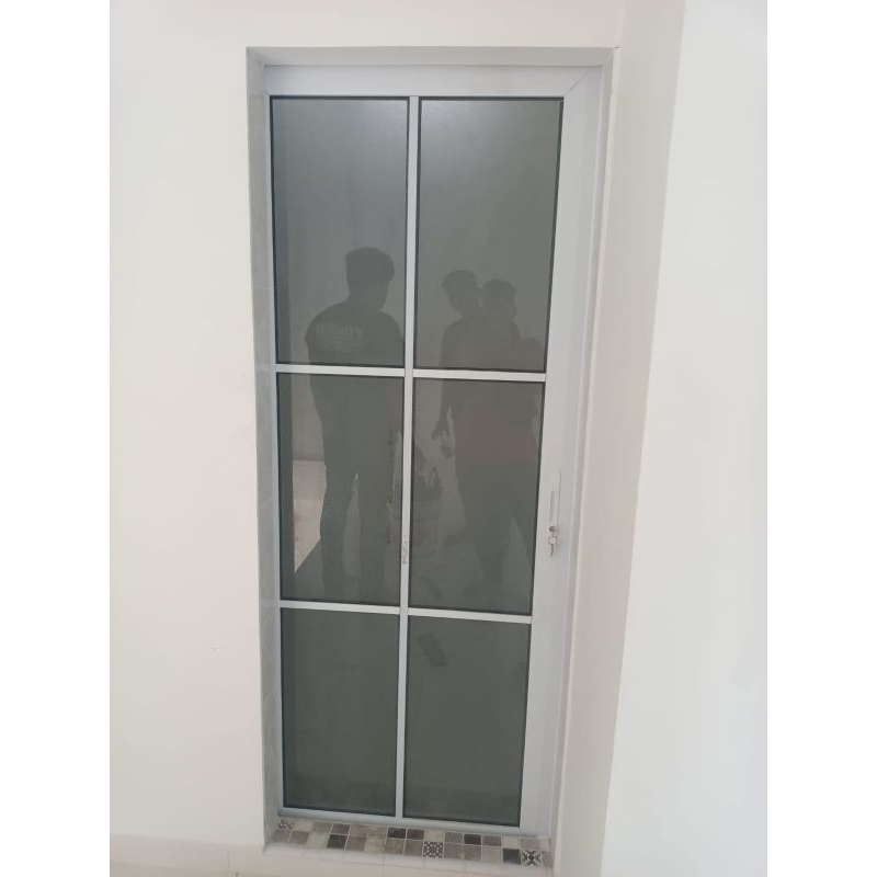 Pintu kaca ornamen aluminium Sleding atau geser minimalisaesthetic