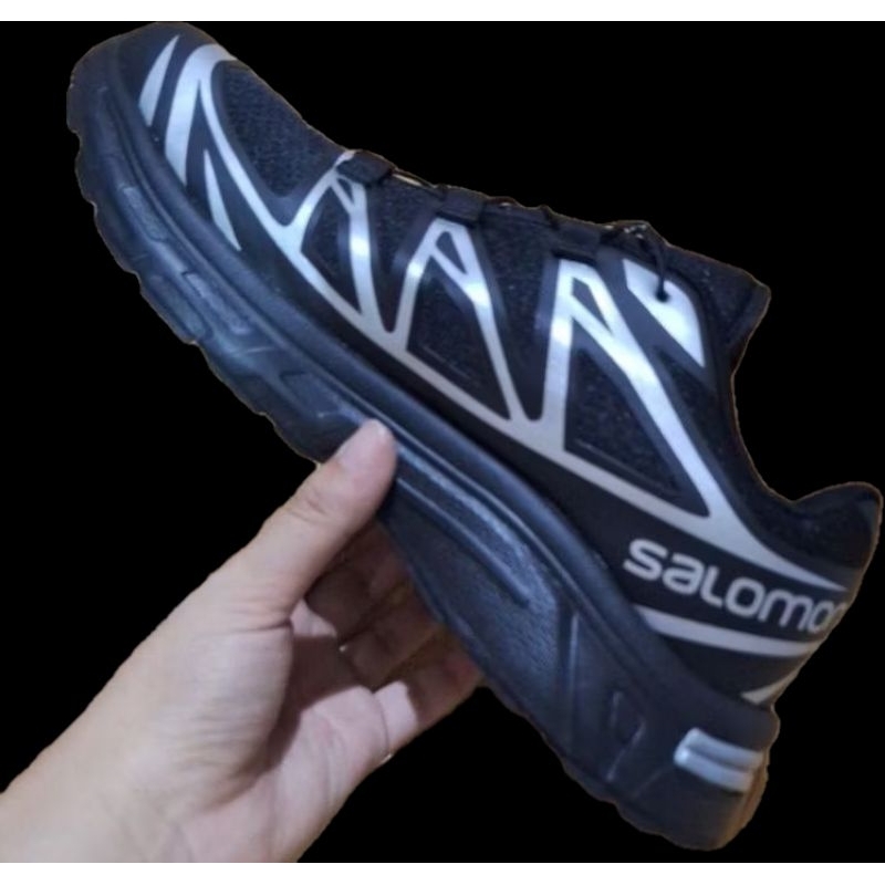 Salomon Sepatu Olahraga Hitam