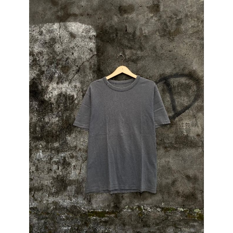 T-Shirt Basic Tee Uniqlo