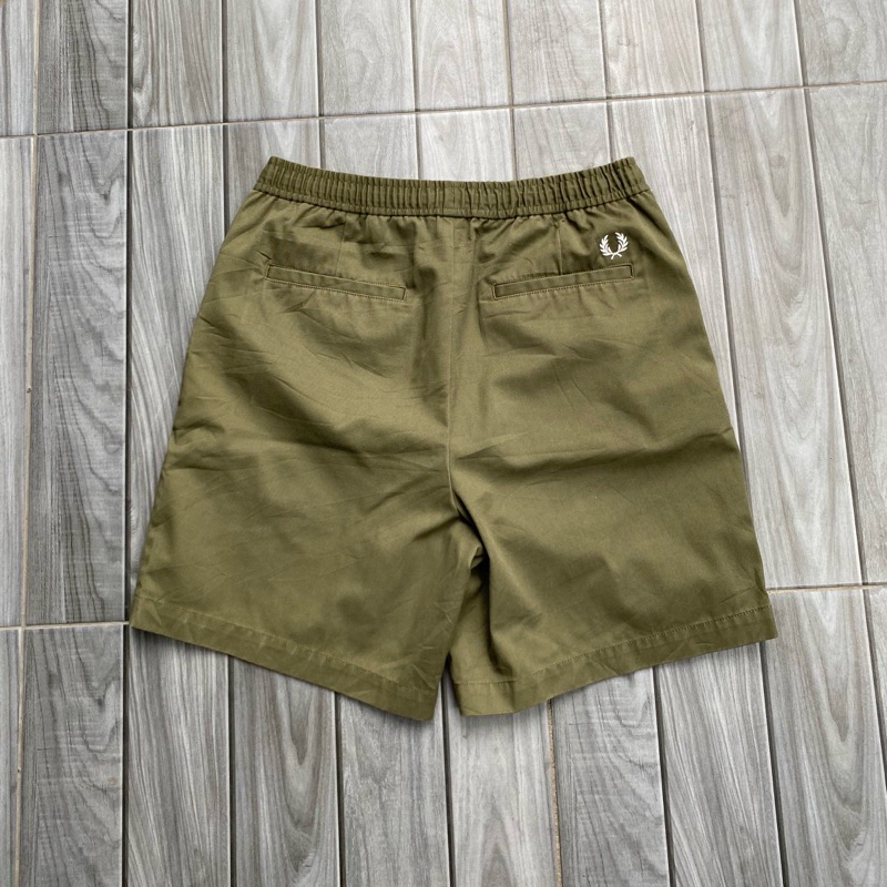 celana pendek fred perry drawstring twill olive green