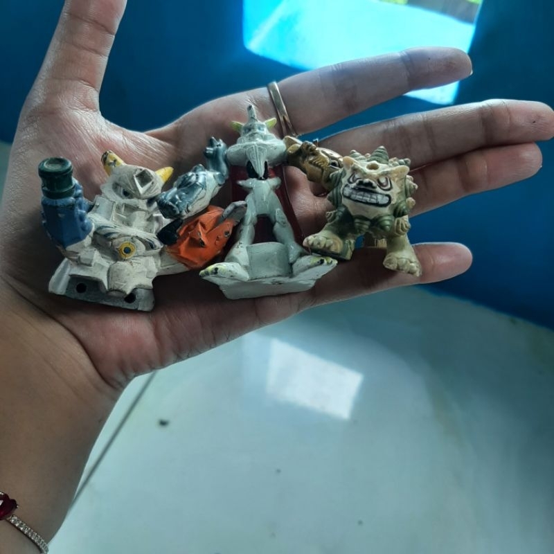 Figure digimon siesamon , digimon omegamon bukan bandai