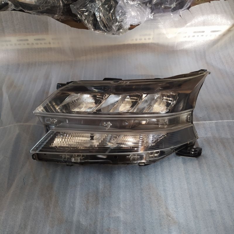 Headlamp Lampu depan toyota Avanza Veloz 2019 ORIGINAL