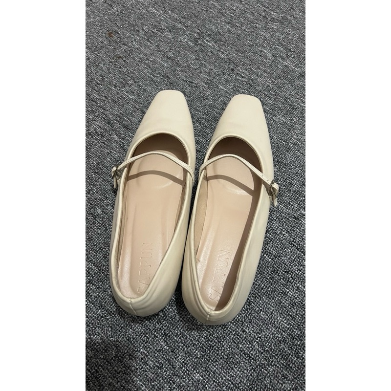 Preloved Flats by SAPPUN