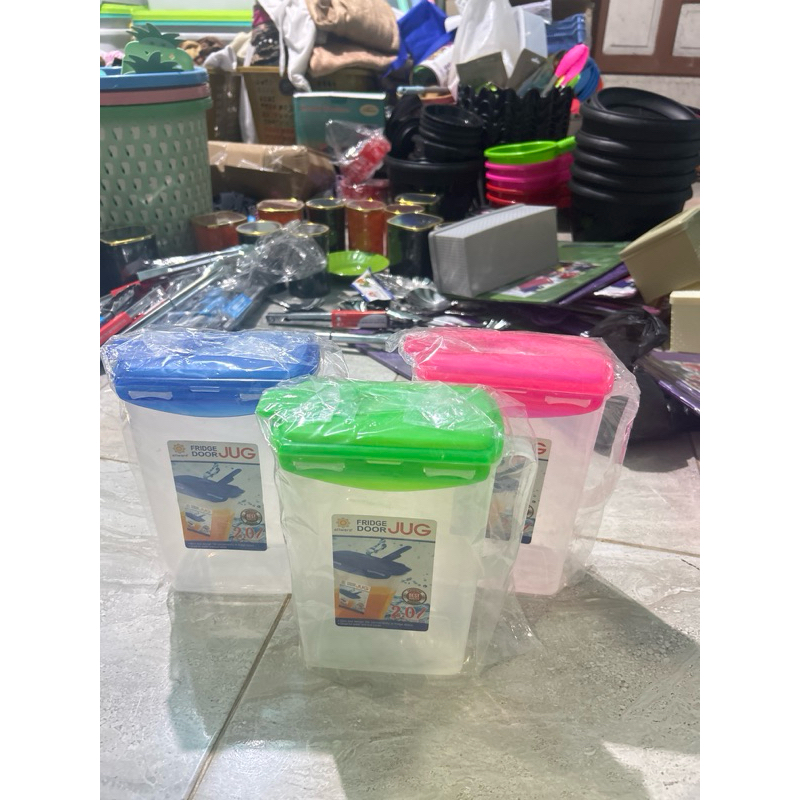 waterjug/eskan/tempat air minum kotak 2 ltr untuk dikulkas