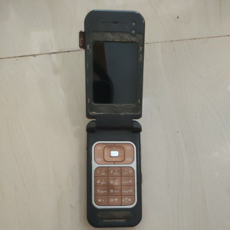Nokia 7390 bahan