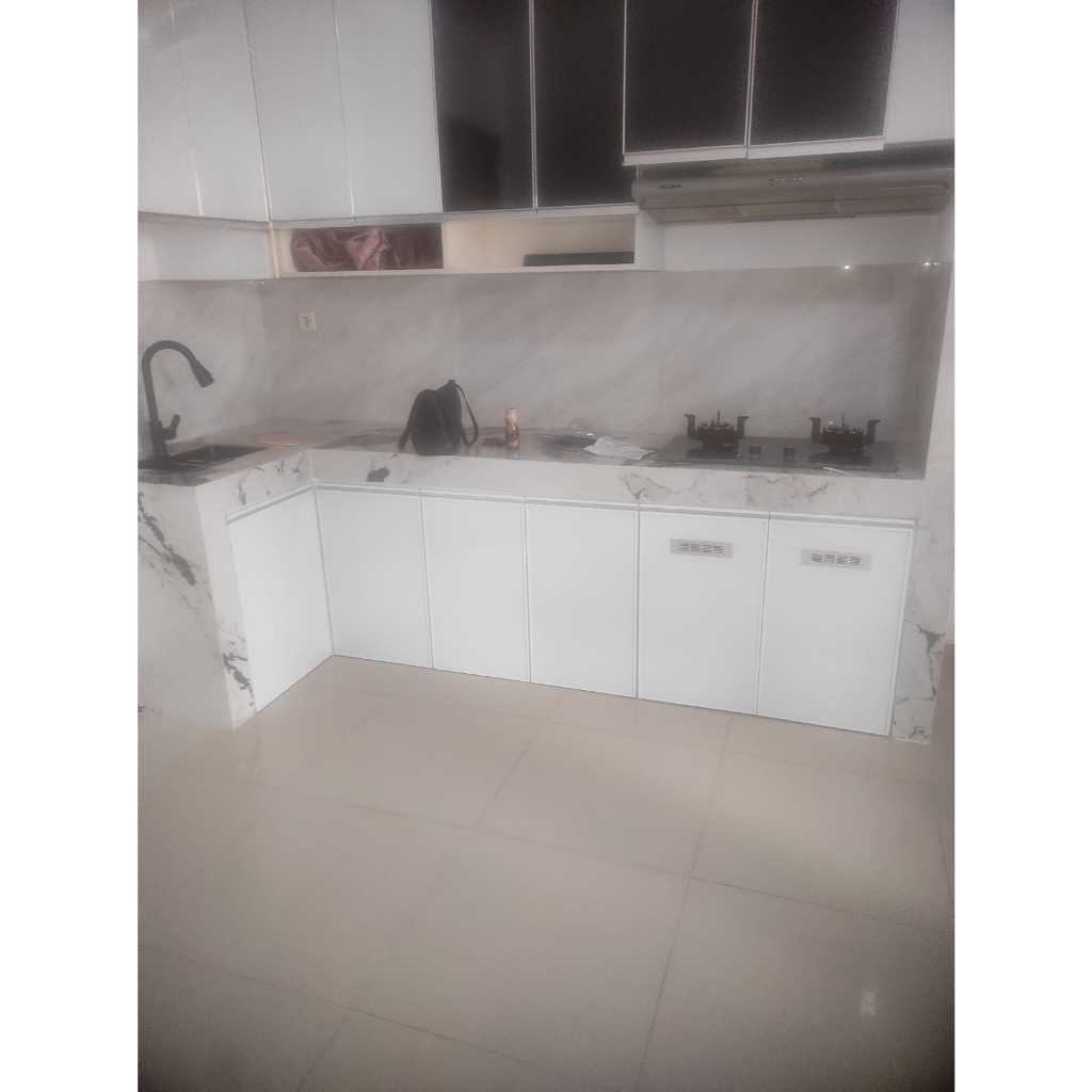 Kitchen Set dan Pintu Tungku Warna Putih Aluminium Dengan Lubang Angin Sesuai Gambar