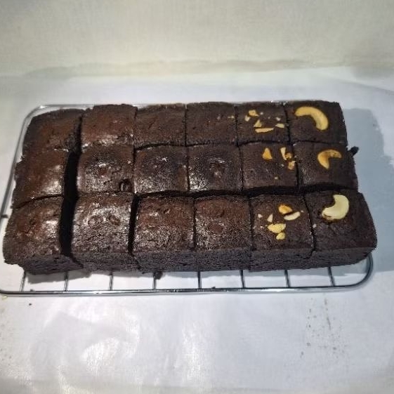 

Toping kacang mente |Brownies shiny crust