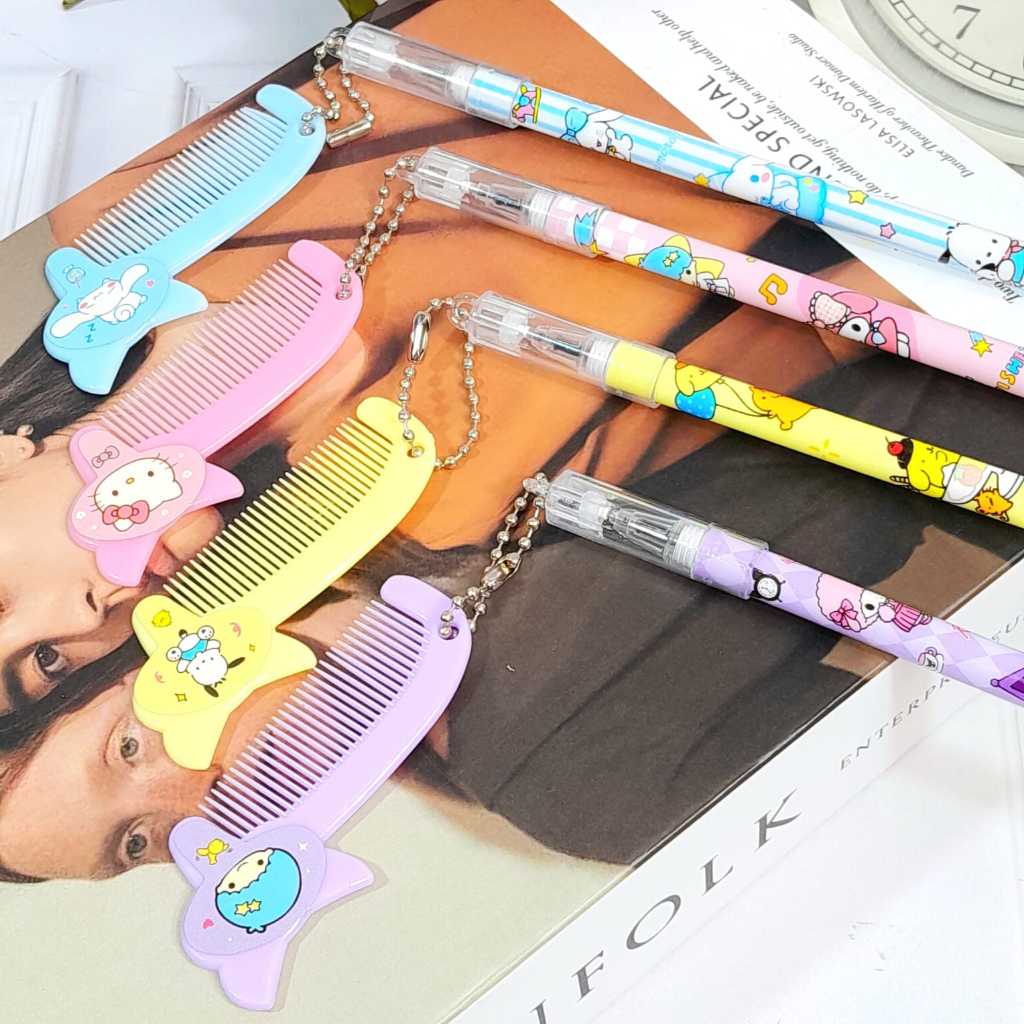 

Pulpen Gantungan Sisir SANRIO Cute Lucu Tinta Gel Hitam Harga TERMURAH / Pen Gantungan Sisir Sanrio Imut Unik Favorit Anak Alat Tulis Sekolah Kekinian Kualitas Terbaik Bisa Grosir dan COD