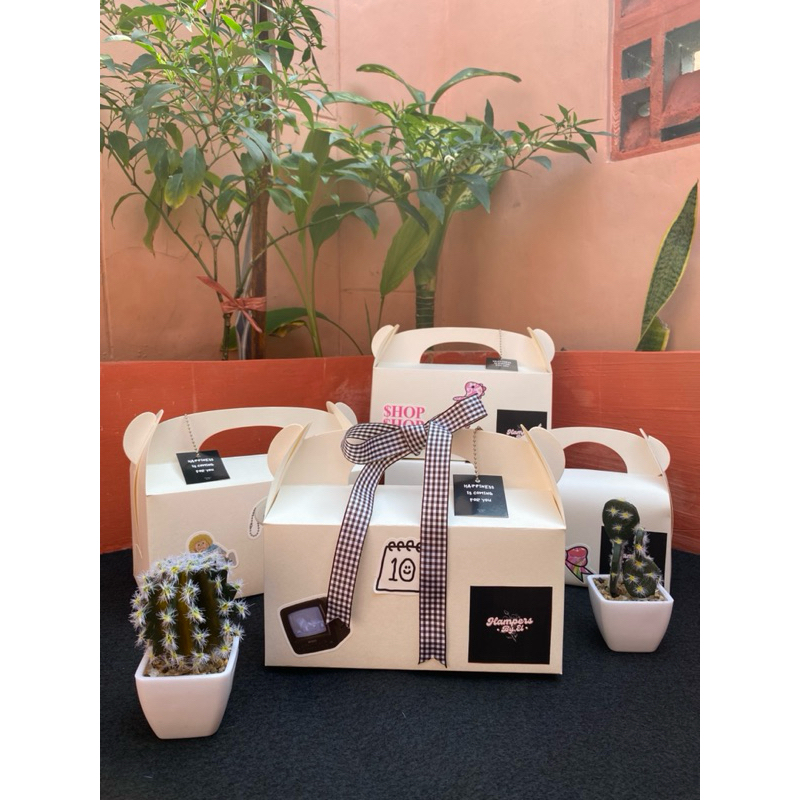 

Gift Box Hampers Size 22 Include Cemilan