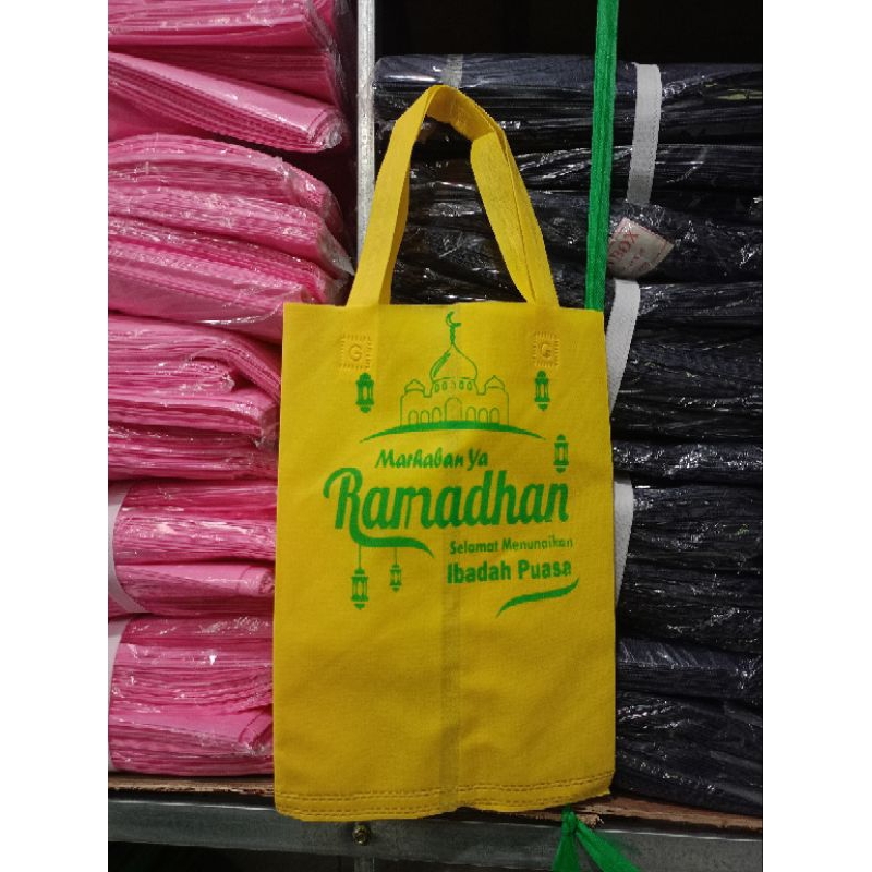 

HLS BOX Ramadhan 22x22cm Goodiebag Harga Per Lusin 12 pcs