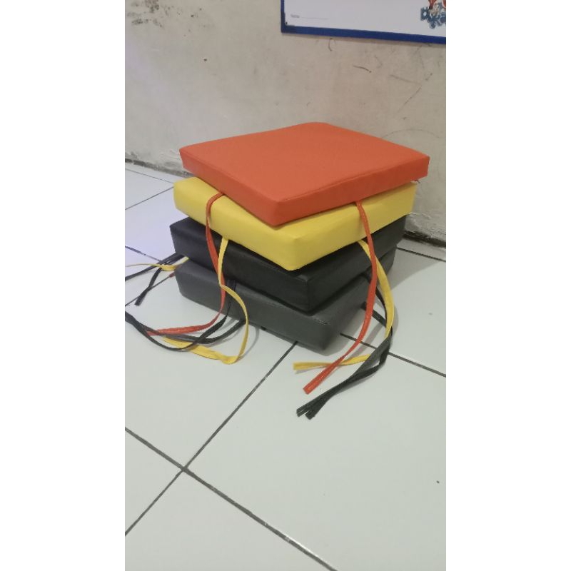 alas/bantal duduk lesehan kursi kayu/kursi baso/kursi cafe dll.bahan kain oskar/kulit sintetis isian