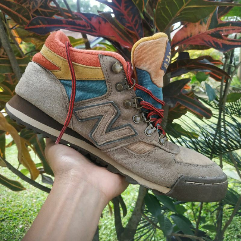 Sepatu NB 710