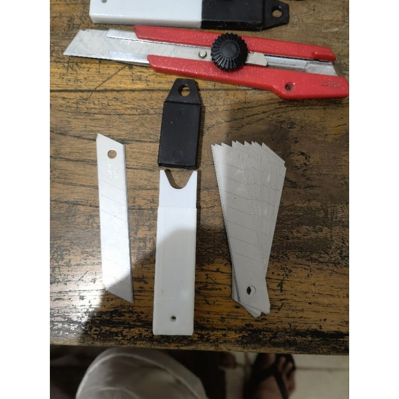 

isi atau reffill pisau cutter Besar L500 isi 10 pcs (tube)