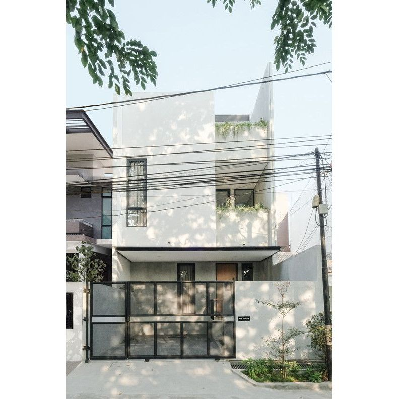 Pagar perforated juga cocok untuk rumah minimalis dinding putih