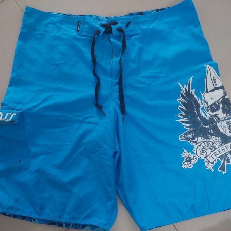 CELANA SURFING TRESPASS