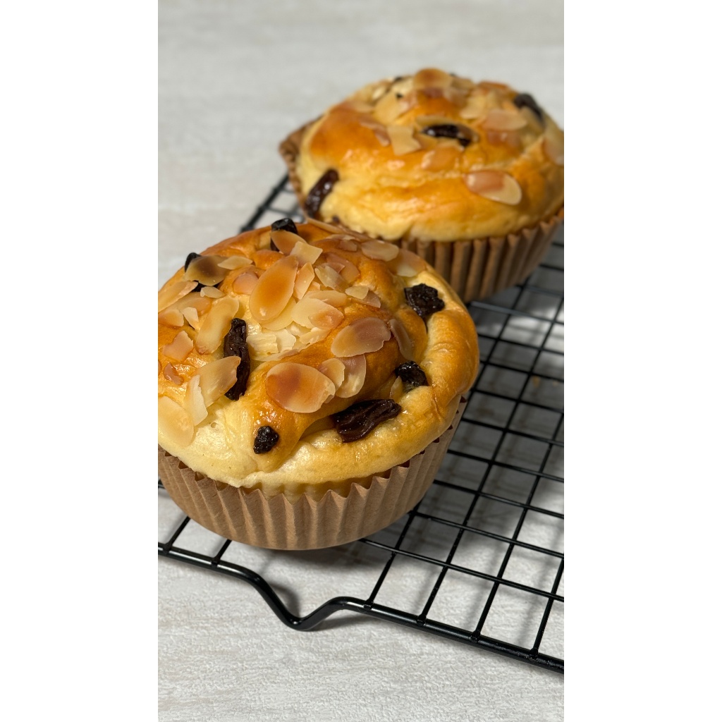 

Raisins Custard Roll