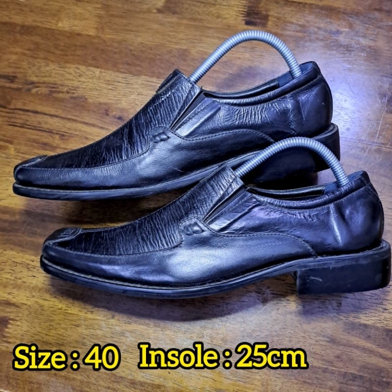 Sepatu pantofel kulit Yudio