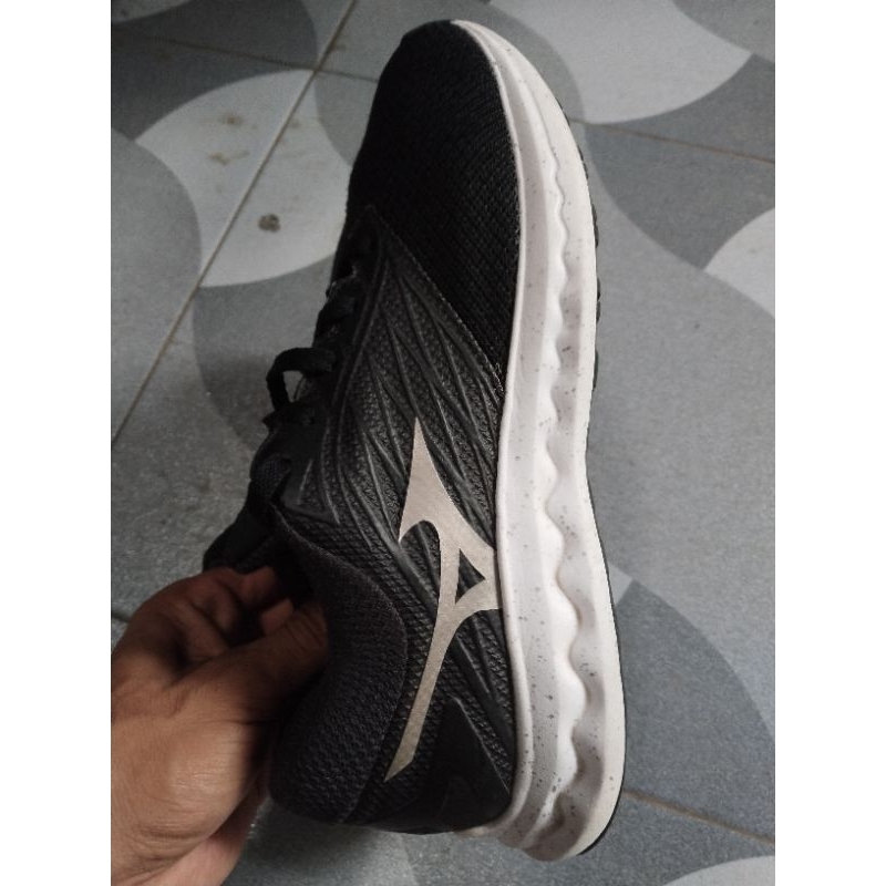 sepatu running MIZUNO