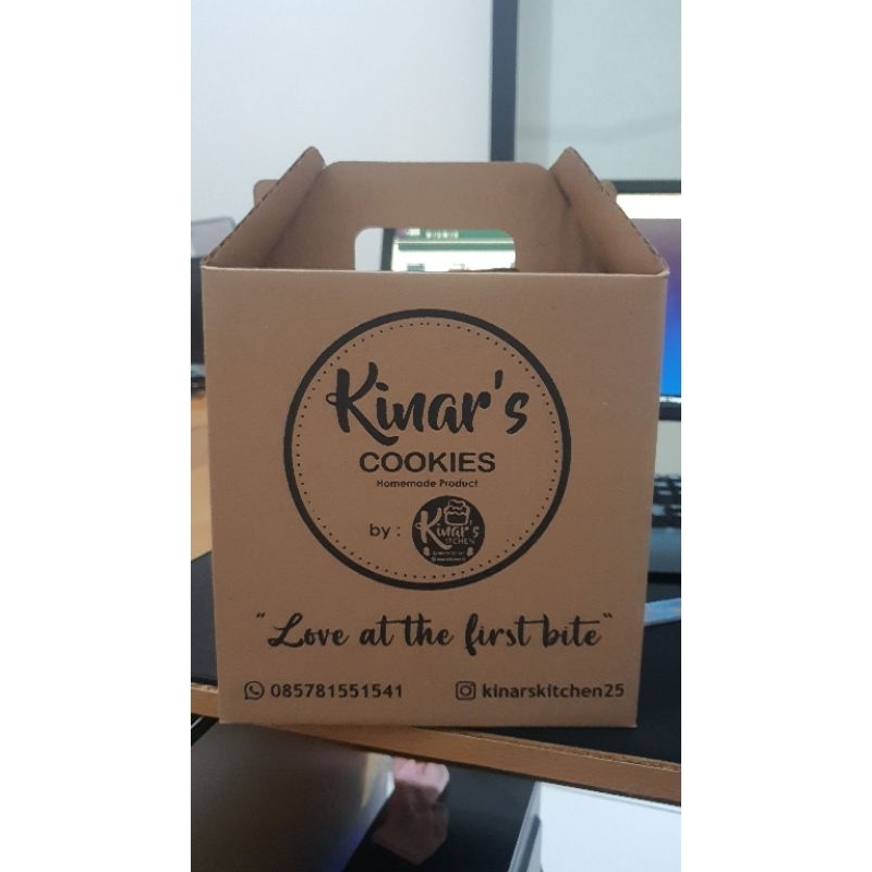 

Kardus jinjing / Gable Box uk 30x25x25 POLOS