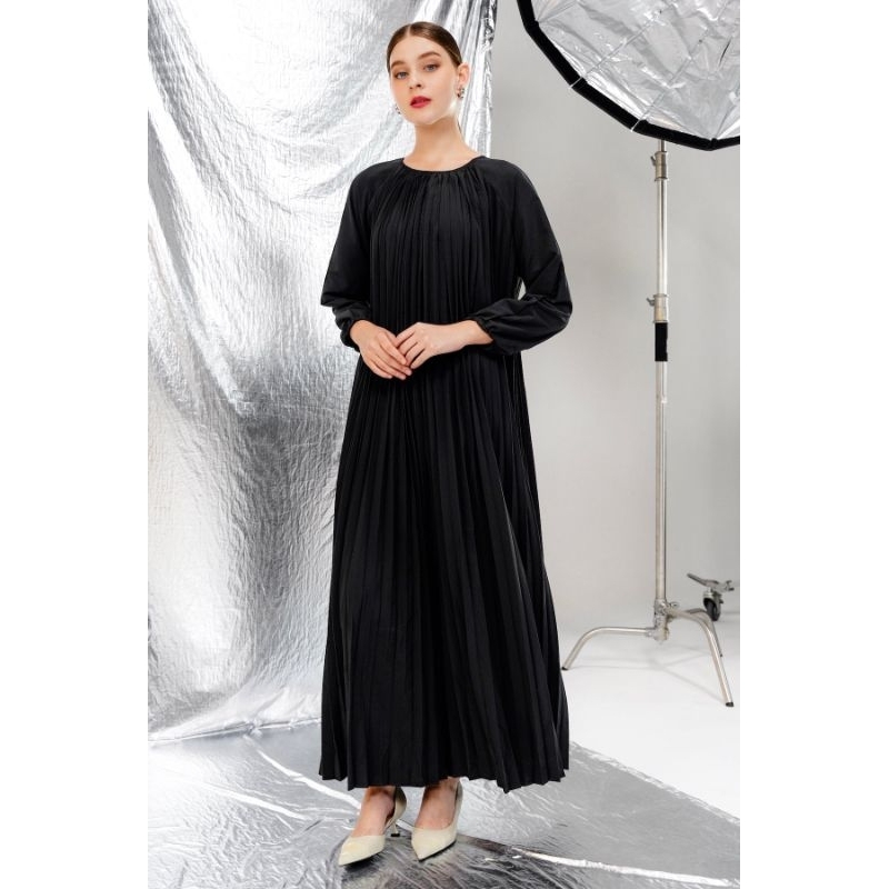 Benang Jarum - Charlotte Pleated Long Dress - Black - XS ( PL )