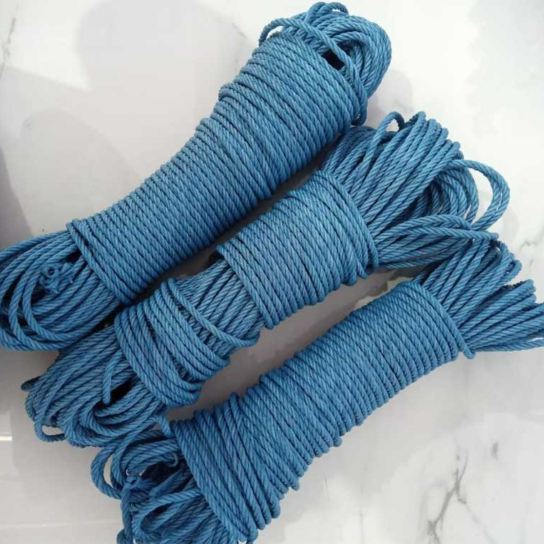 

TALI TAMBANG | Tali Tambang Rafia 5 mm Panjang 40 - 45 Meter