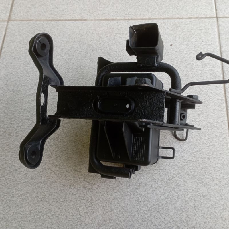 DUDUKAN ACCU WADAH AKI +DUDUKAN TAMENG HONDA SPACY ORI KZL