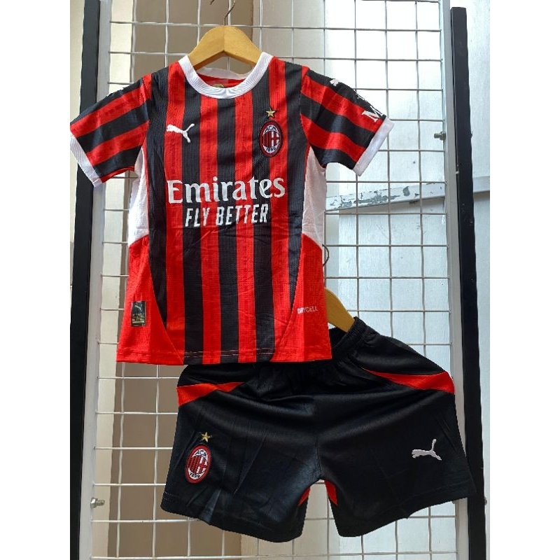 JERSEY BOLA KIDS/SETELAN JERSEY BOLA ANAK/JERSEY BOLA/SETELAN JERSEY BOLA ANAK AC MILAN HOME NEW/JER