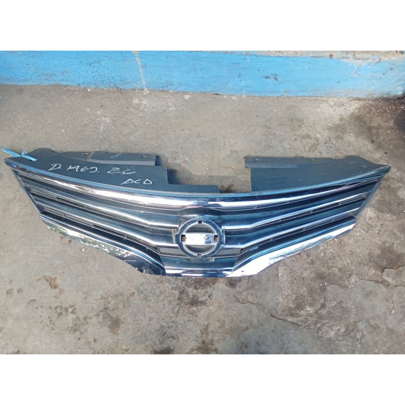 Gril Nissan Grand Livina L11