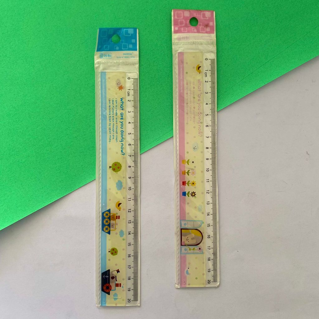 

DM- Penggaris Mika panjang 20cm / 232