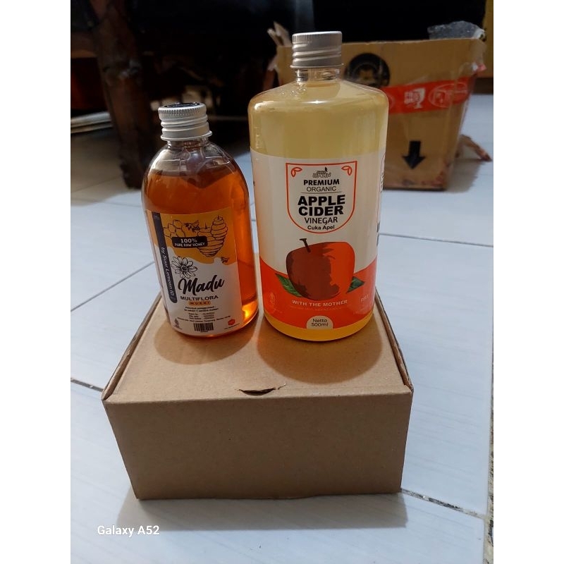 

PAKET DIET SEHAT || CUKA APEL 500 ML PLUS MADU MULTIFLORA RAW HONEY 350 ML || MADU ASLI TANPA CAMPURAN BY SUURLEMOEN ID