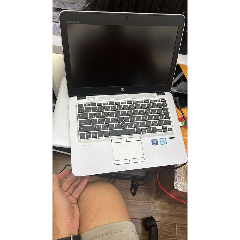 *Hp 820 G3*Core  i5 gen6Memory 8gbSsd 256gbLayar 12.5"Adaptor
