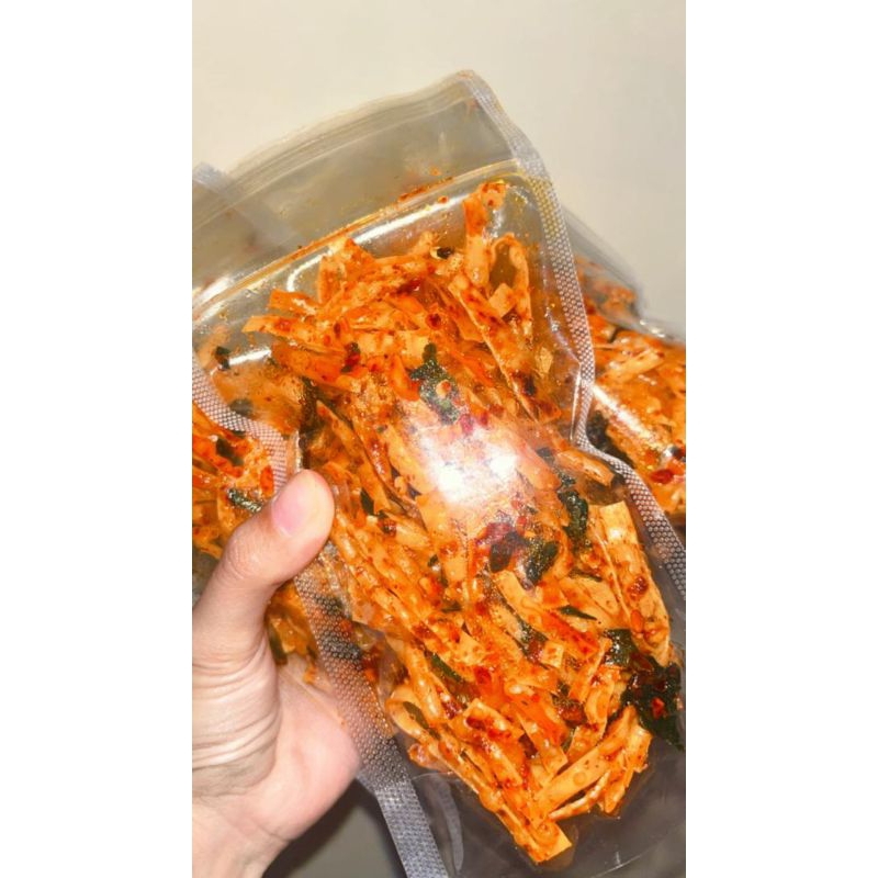 

Stick pangsit kriukk pedas daun jeruk 100gr